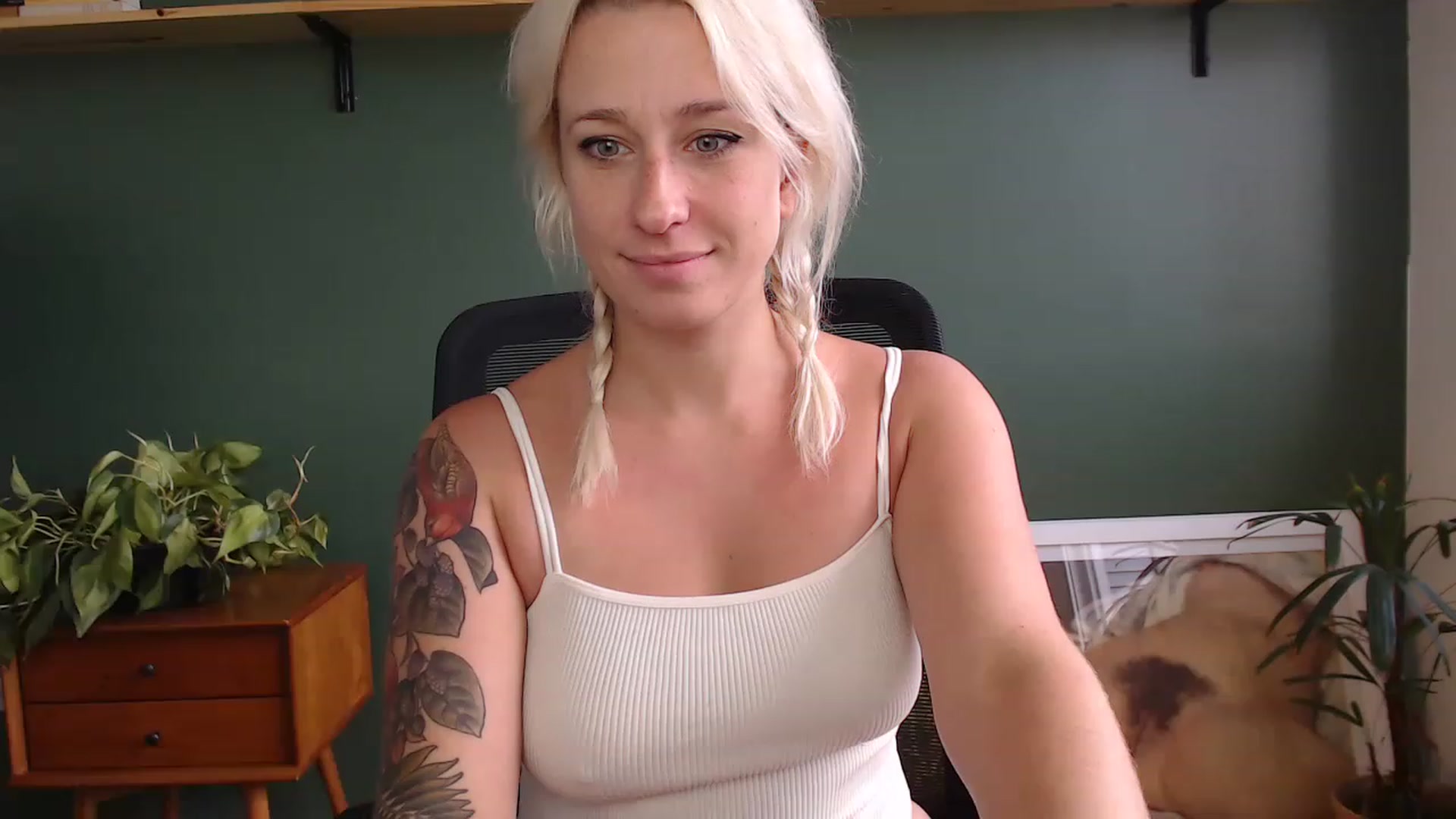 Gallery image thumbnail from Demmetria's myfreecams stream on, 03/14/2023, 18:28 image 18 of 20