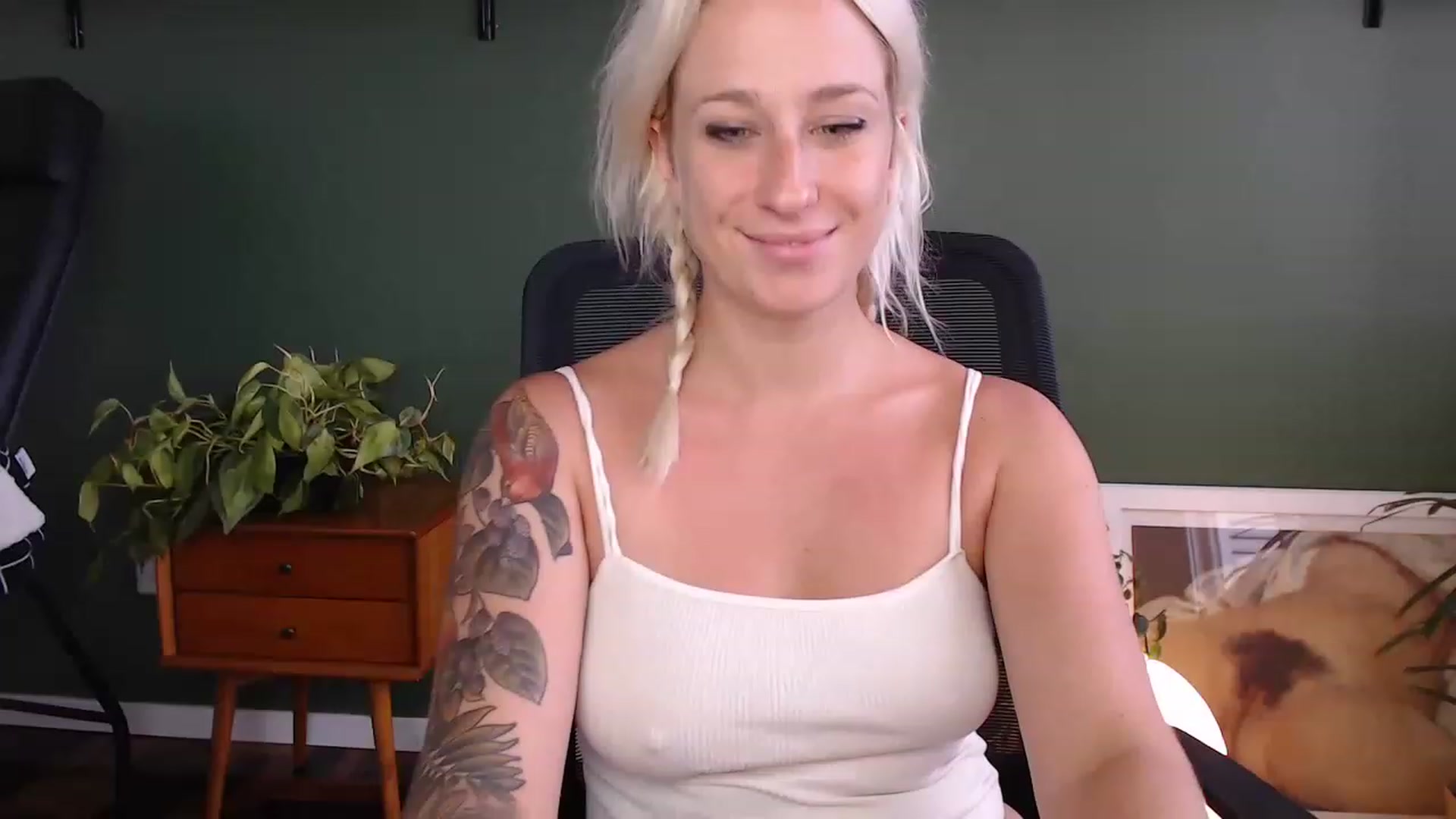 Gallery image thumbnail from Demmetria's myfreecams stream on, 03/14/2023, 20:12 image 9 of 20