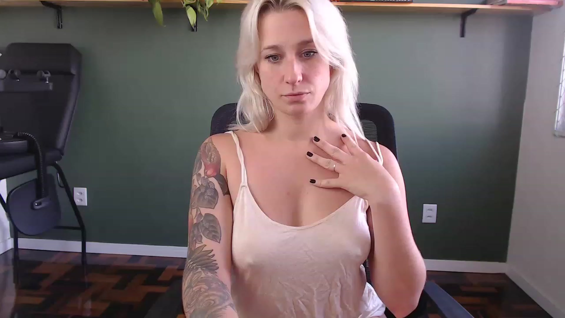 Gallery image thumbnail from Demmetria's myfreecams stream on, 03/31/2023, 17:55 image 6 of 20