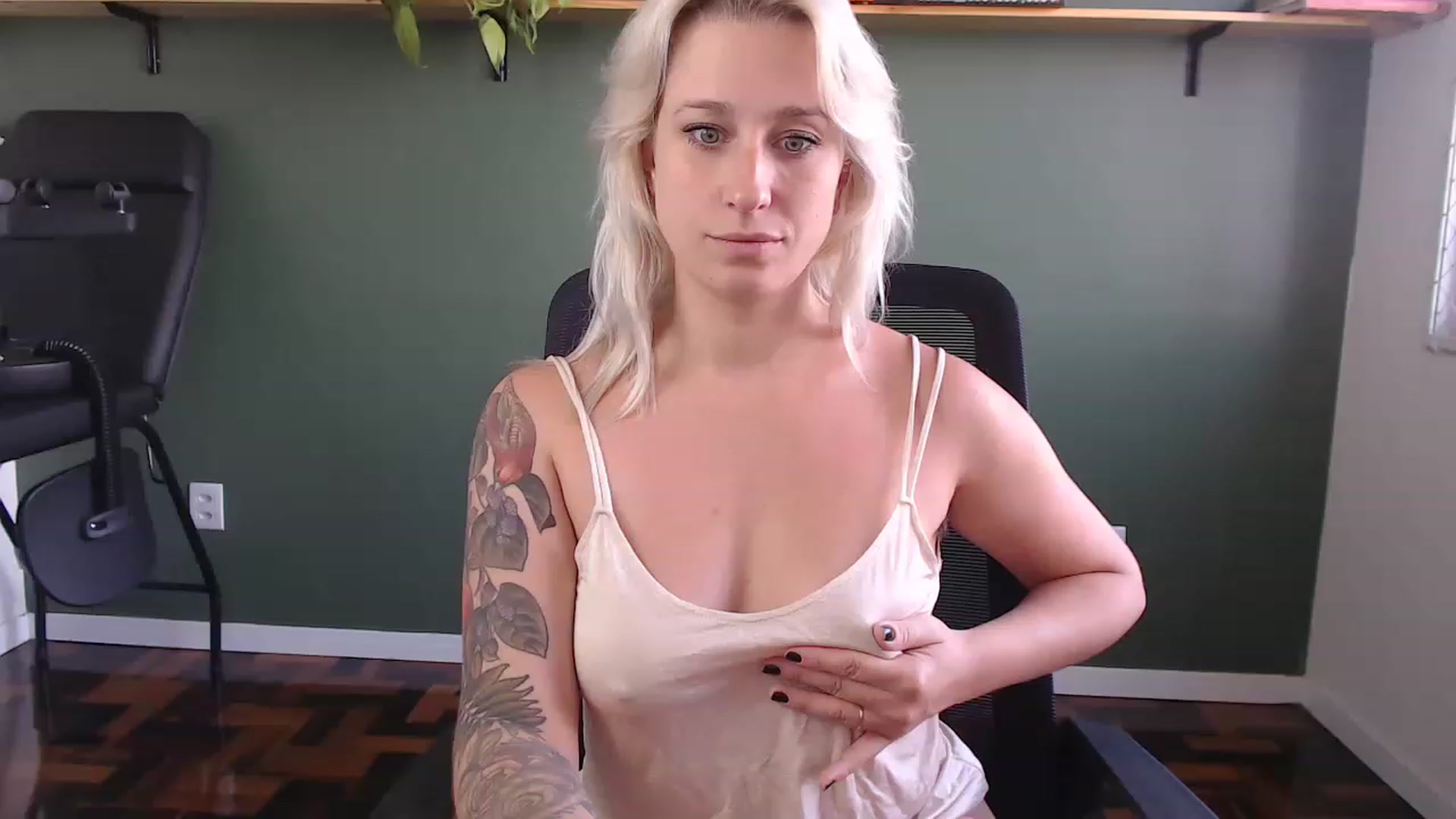 Gallery image thumbnail from Demmetria's myfreecams stream on, 03/31/2023, 17:55 image 10 of 20