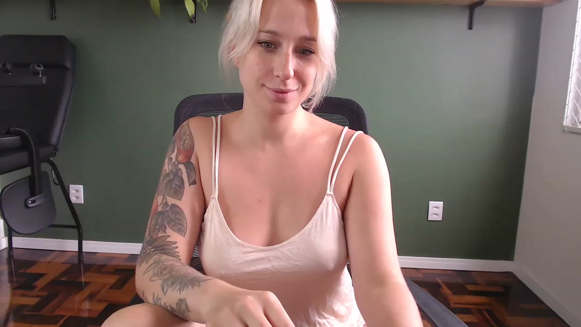 Gallery image thumbnail from Demmetria's myfreecams stream on, 03/31/2023, 19:18 image 5 of 20