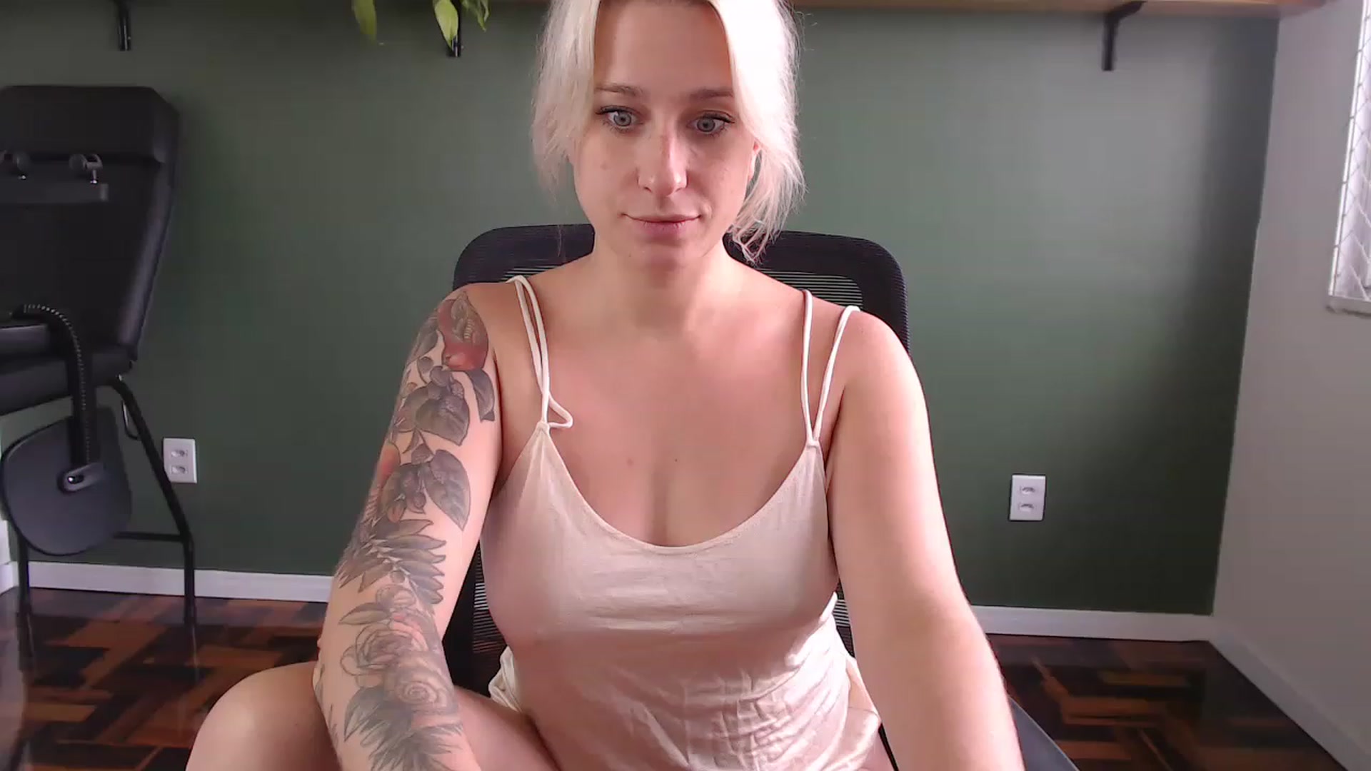 Gallery image thumbnail from Demmetria's myfreecams stream on, 03/31/2023, 19:18 image 3 of 20
