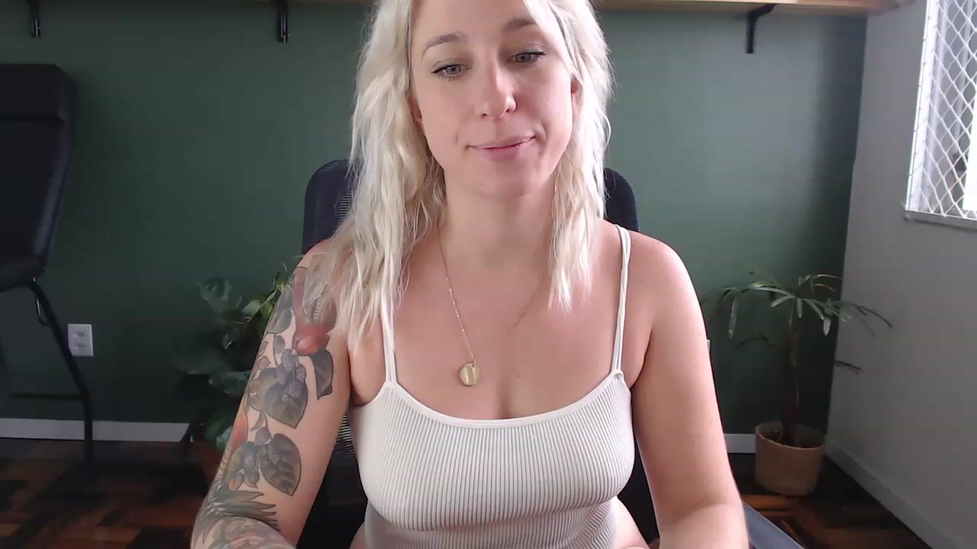 Gallery image thumbnail from Demmetria's myfreecams stream on, 04/05/2023, 18:08 image 19 of 20