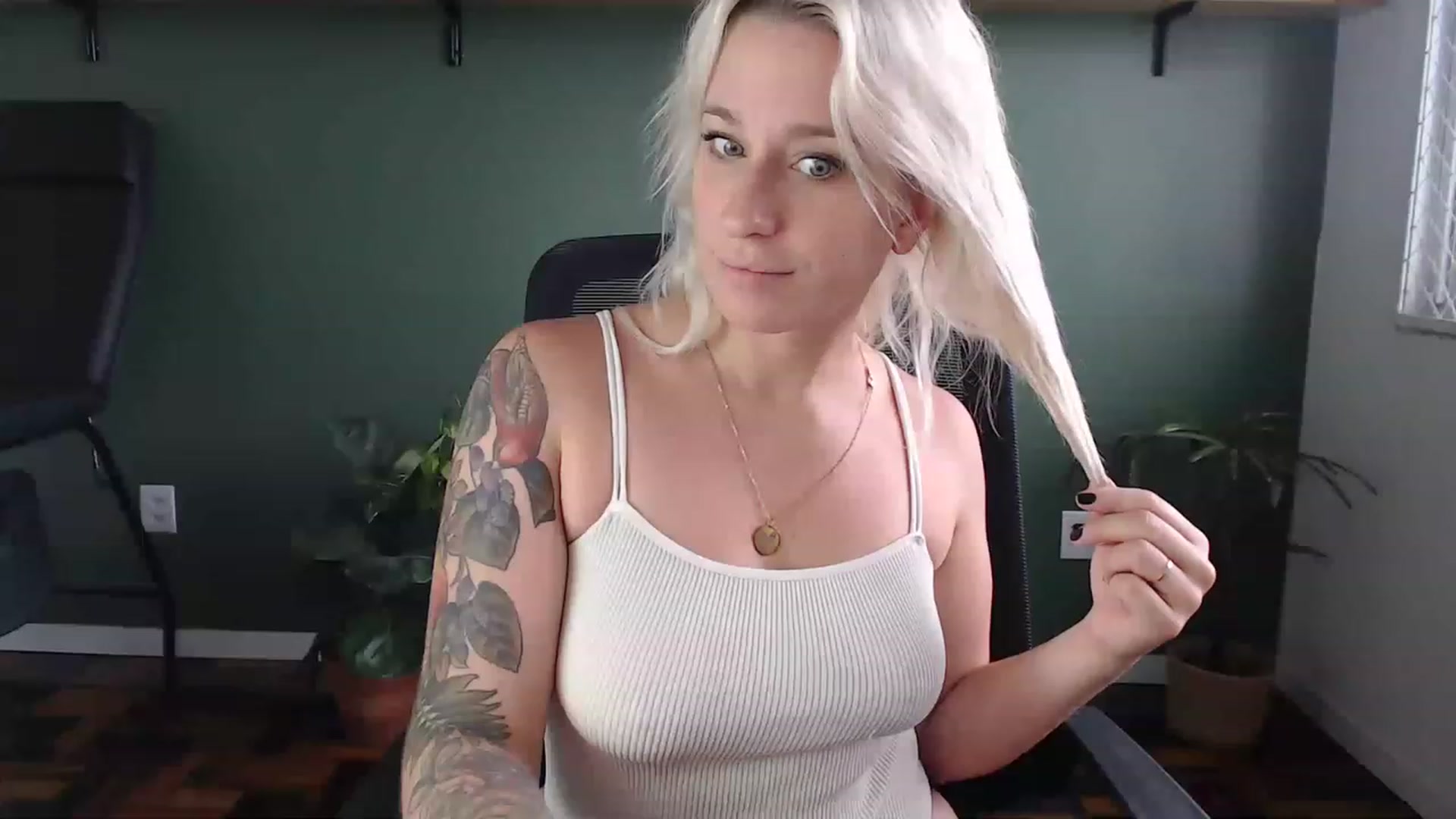 Gallery image thumbnail from Demmetria's myfreecams stream on, 04/05/2023, 18:36 image 17 of 20