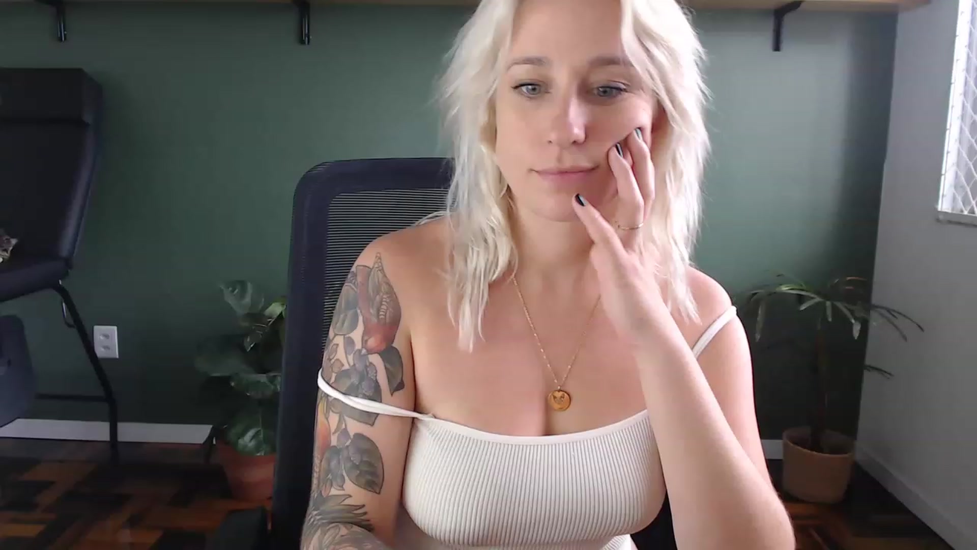 Gallery image thumbnail from Demmetria's myfreecams stream on, 04/05/2023, 18:36 image 8 of 20