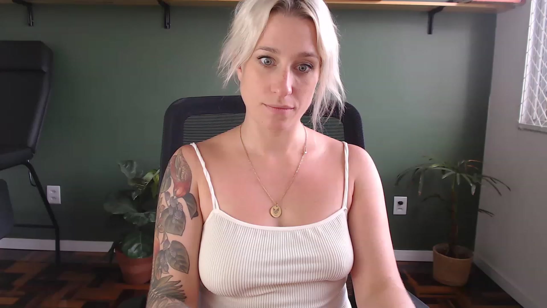 Gallery image thumbnail from Demmetria's myfreecams stream on, 04/05/2023, 19:34 image 13 of 20