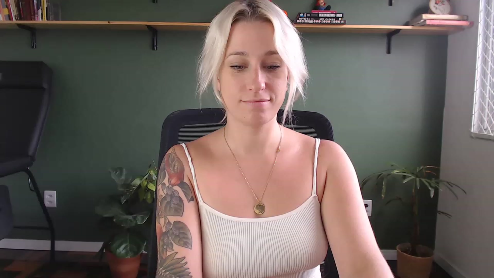 Gallery image thumbnail from Demmetria's myfreecams stream on, 04/05/2023, 19:34 image 1 of 20