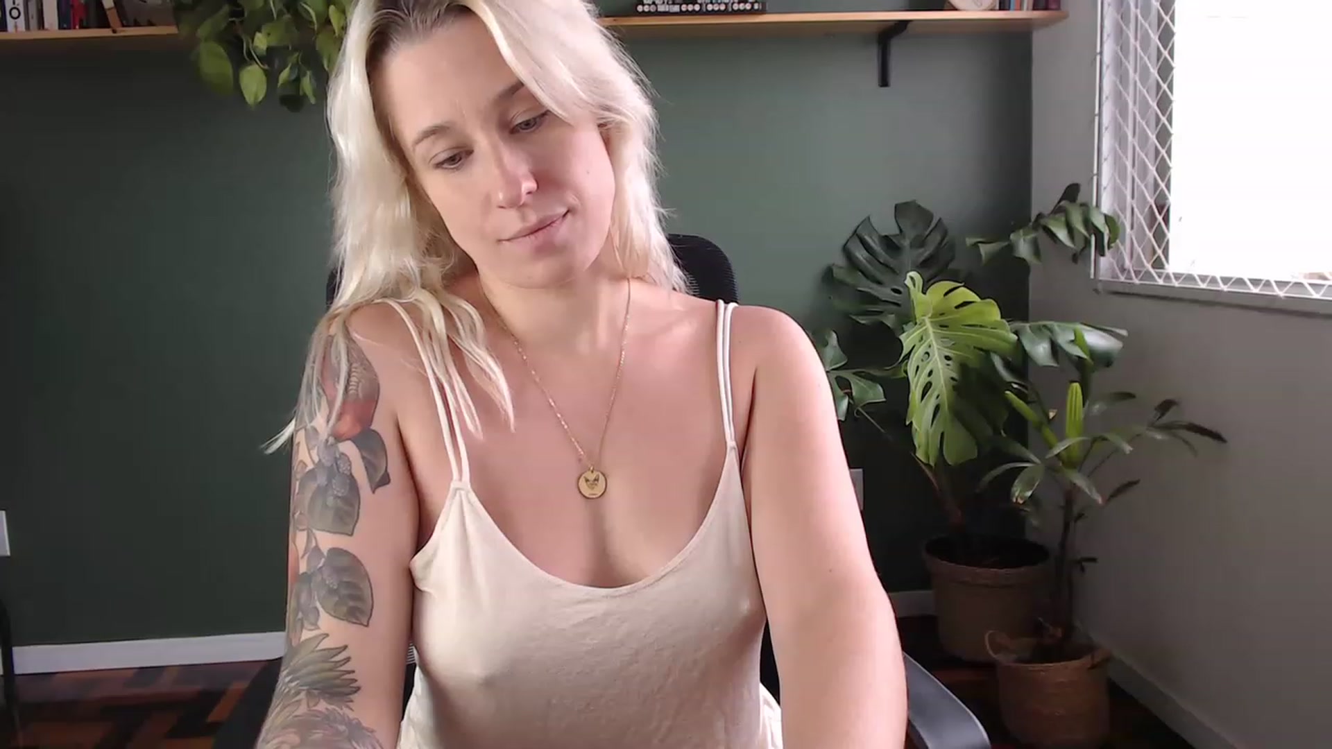Gallery image thumbnail from Demmetria's myfreecams stream on, 04/17/2023, 19:04 image 10 of 20