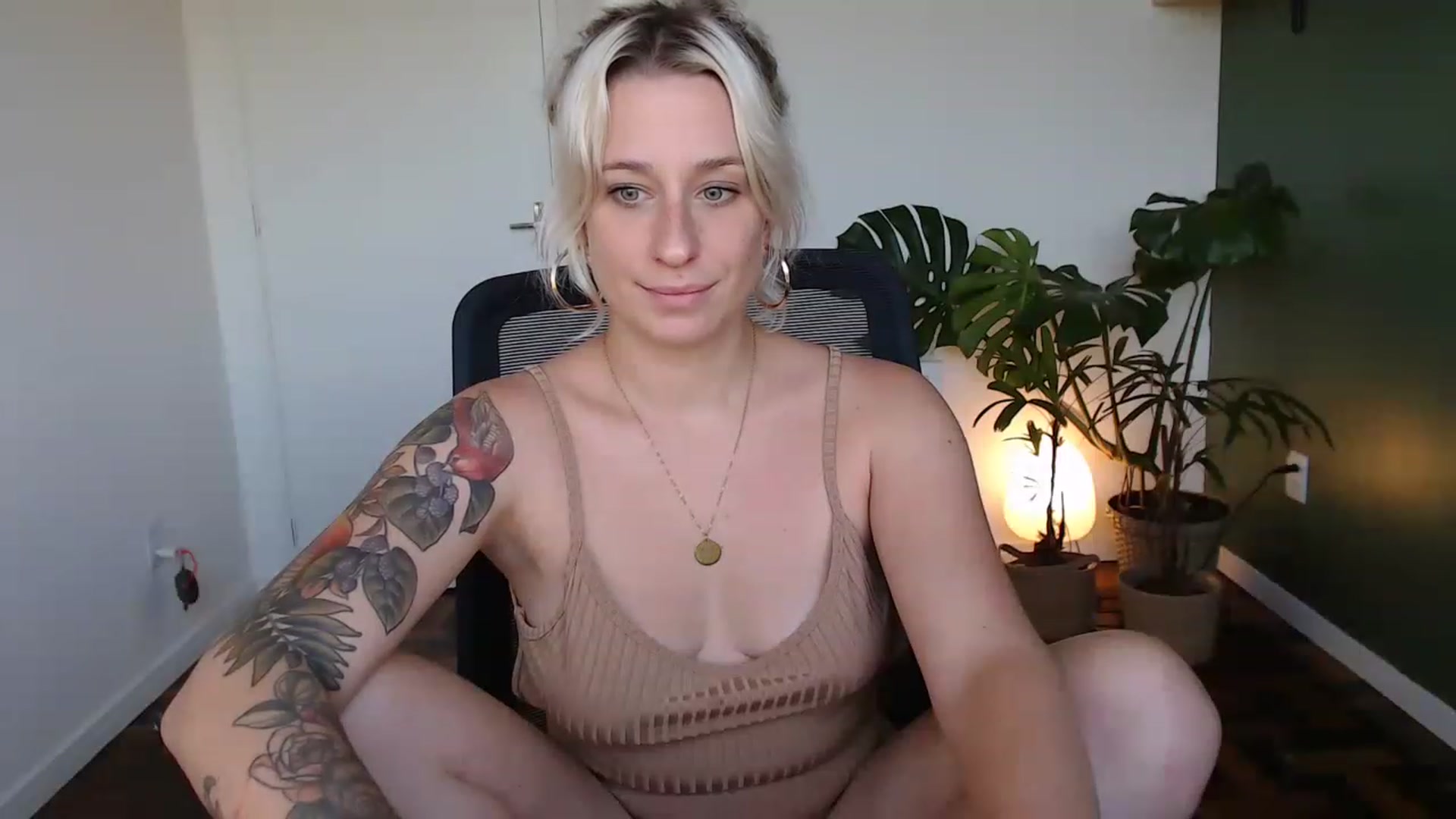 Gallery image thumbnail from Demmetria's myfreecams stream on, 04/24/2023, 20:41 image 8 of 20