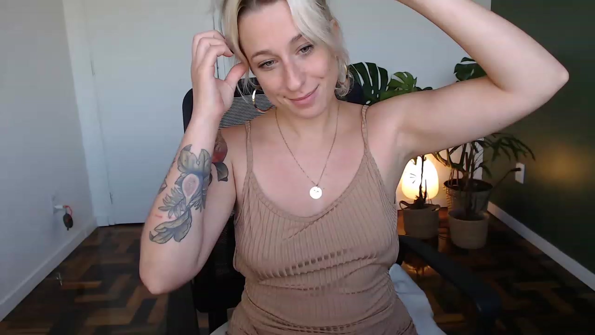 Gallery image thumbnail from Demmetria's myfreecams stream on, 04/24/2023, 20:41 image 2 of 20
