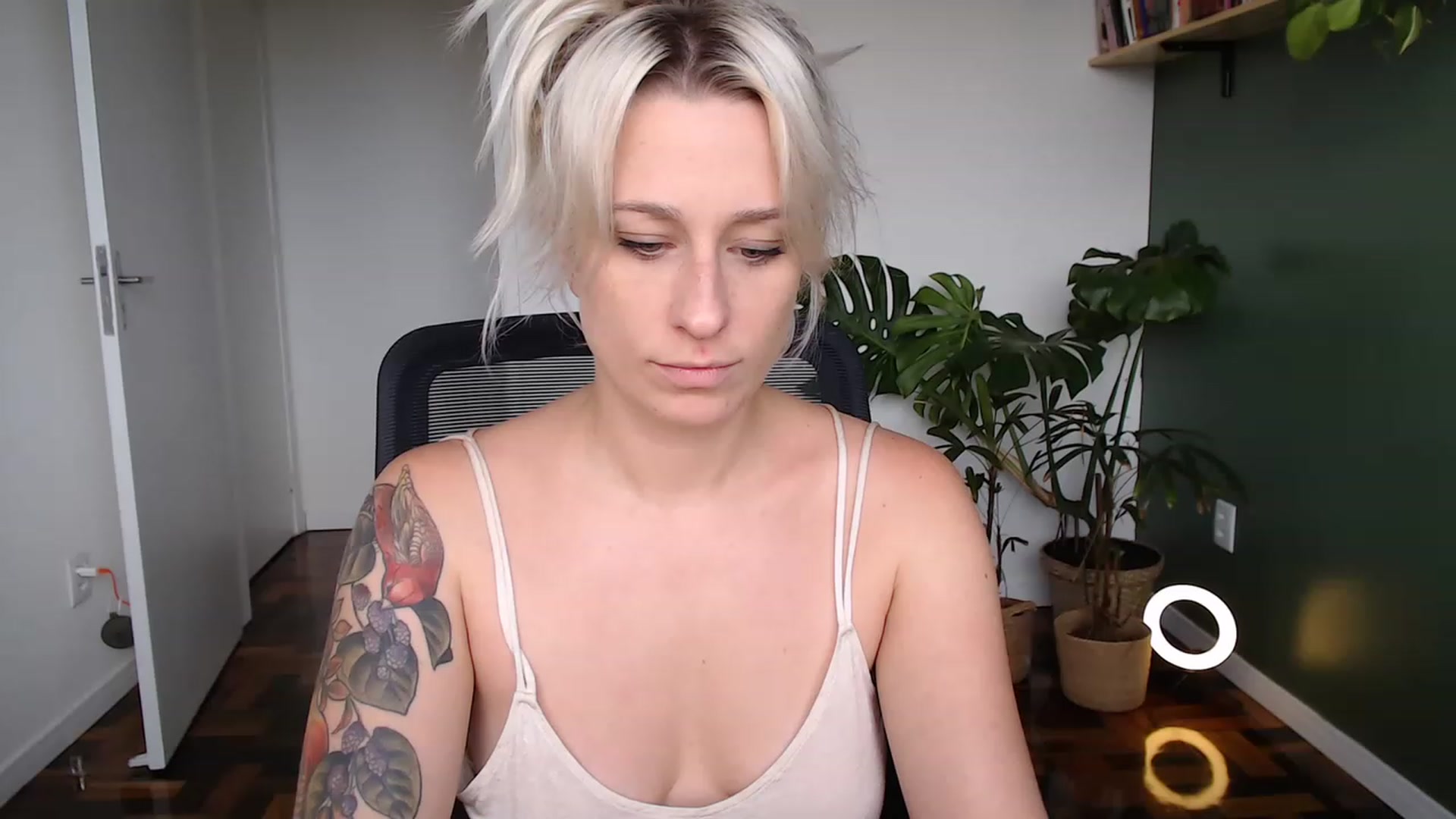 Gallery image thumbnail from Demmetria's myfreecams stream on, 04/26/2023, 19:15 image 4 of 20