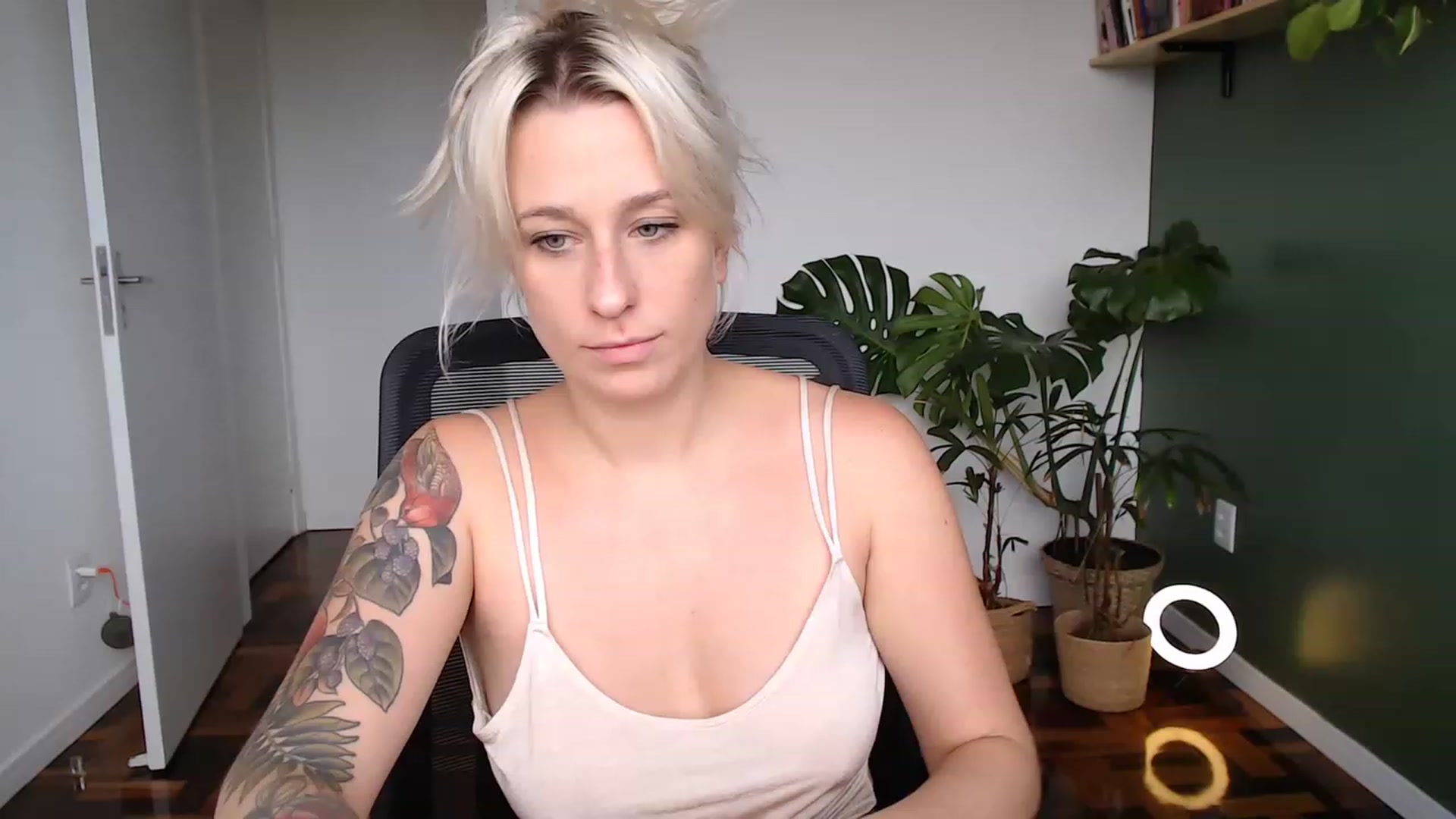 Gallery image thumbnail from Demmetria's myfreecams stream on, 04/26/2023, 19:15 image 3 of 20
