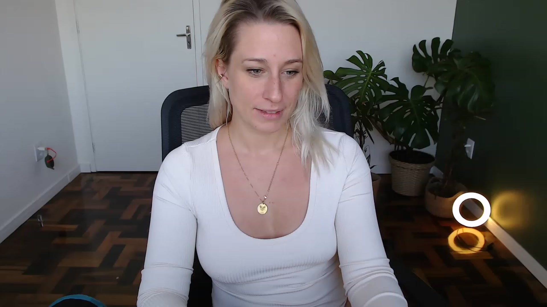 Gallery image thumbnail from Demmetria's myfreecams stream on, 05/16/2023, 19:36 image 14 of 20