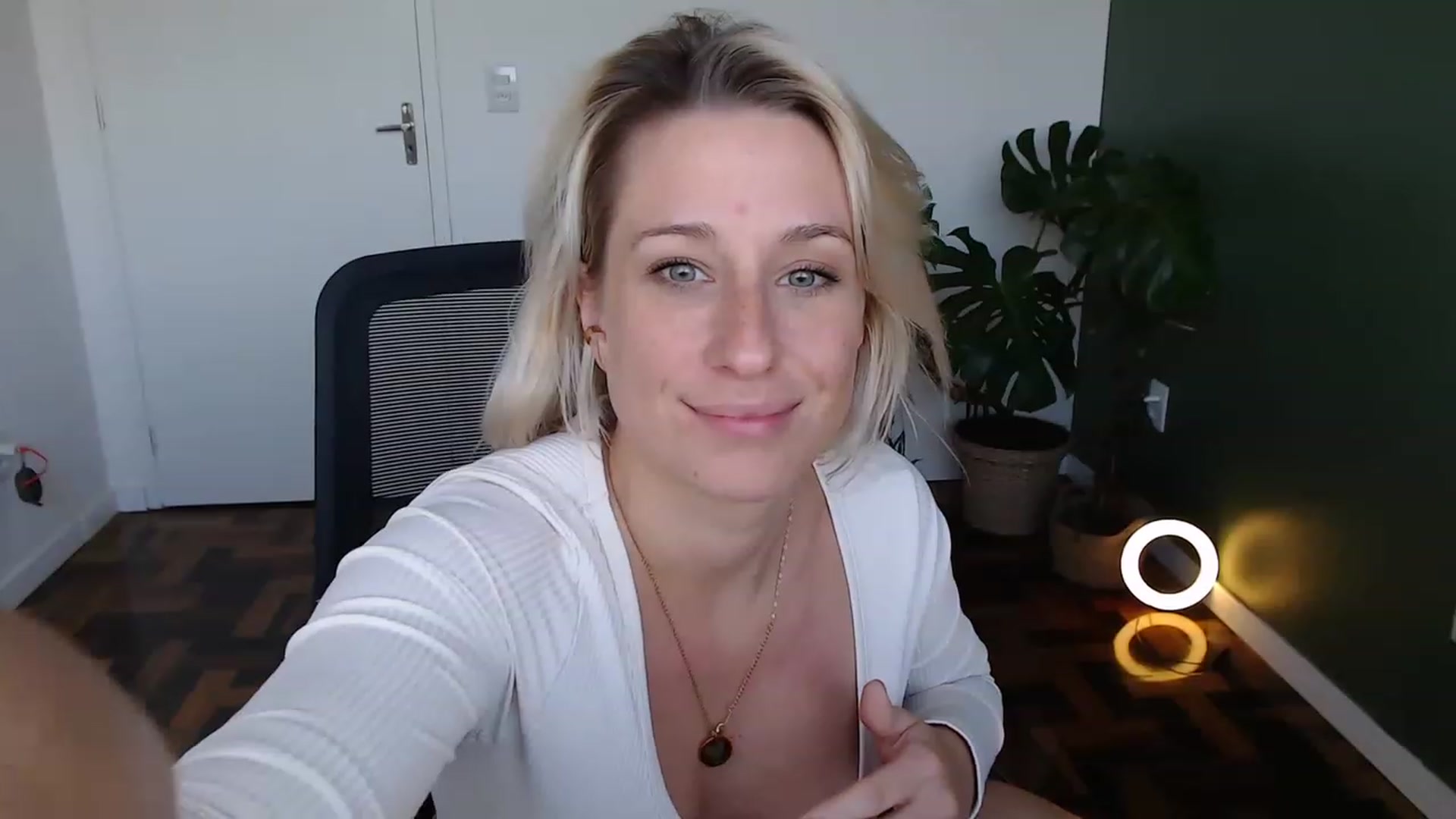 Gallery image thumbnail from Demmetria's myfreecams stream on, 05/16/2023, 19:36 image 3 of 20