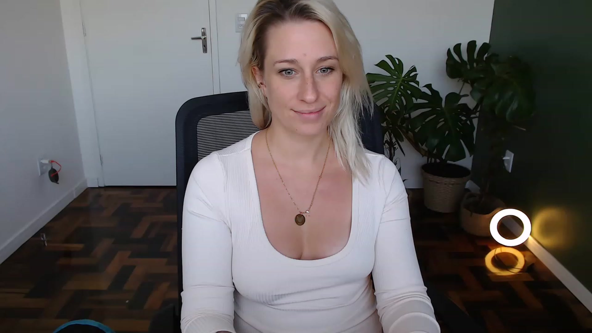 Gallery image thumbnail from Demmetria's myfreecams stream on, 05/16/2023, 19:36 image 10 of 20