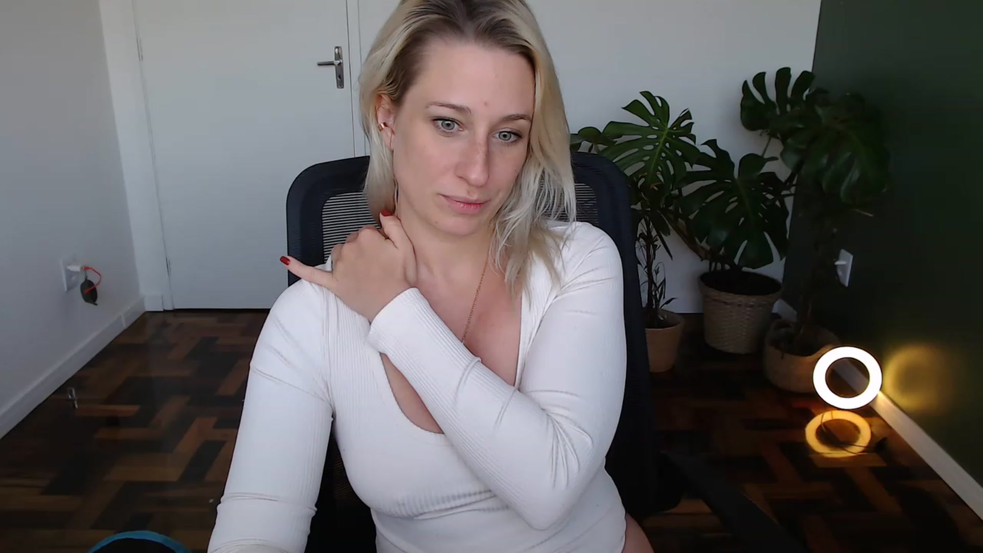 Gallery image thumbnail from Demmetria's myfreecams stream on, 05/16/2023, 19:36 image 11 of 20