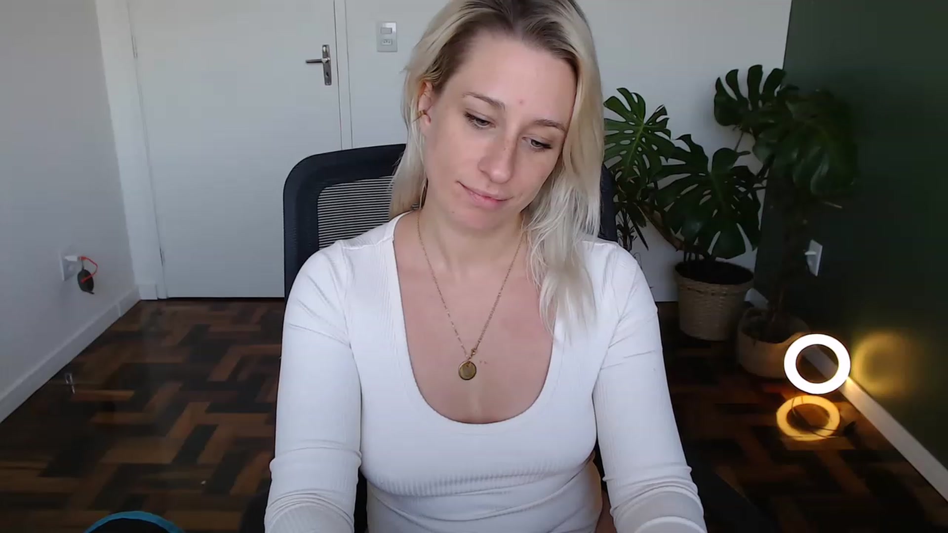 Gallery image thumbnail from Demmetria's myfreecams stream on, 05/16/2023, 19:36 image 15 of 20