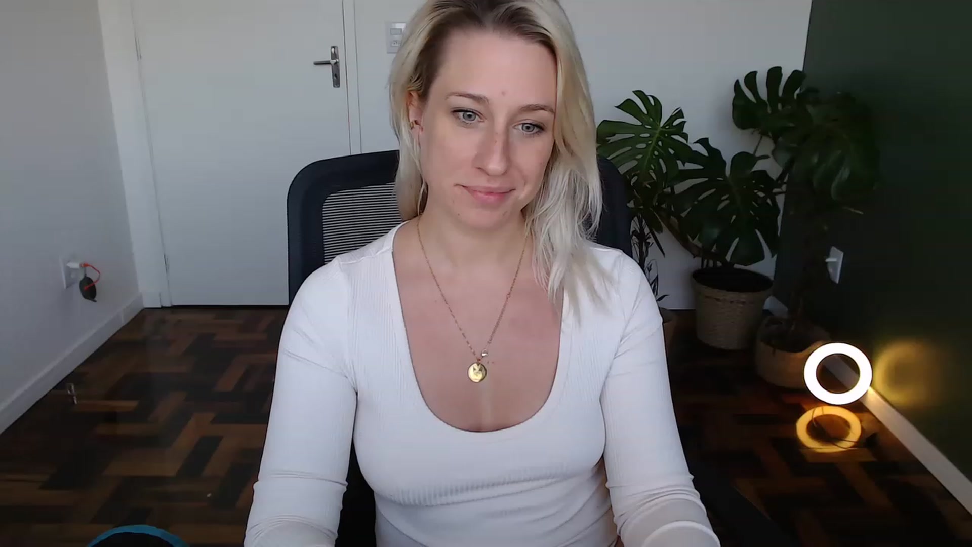 Gallery image thumbnail from Demmetria's myfreecams stream on, 05/16/2023, 19:36 image 12 of 20
