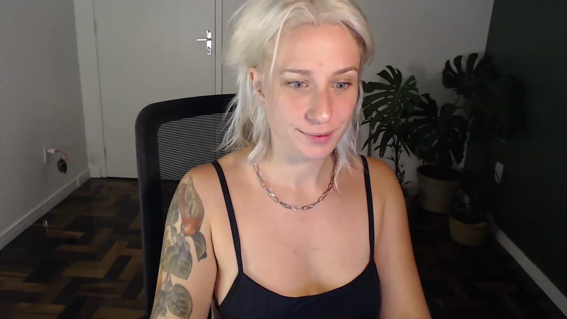 Gallery image thumbnail from Demmetria's myfreecams stream on, 05/18/2023, 23:40 image 11 of 20