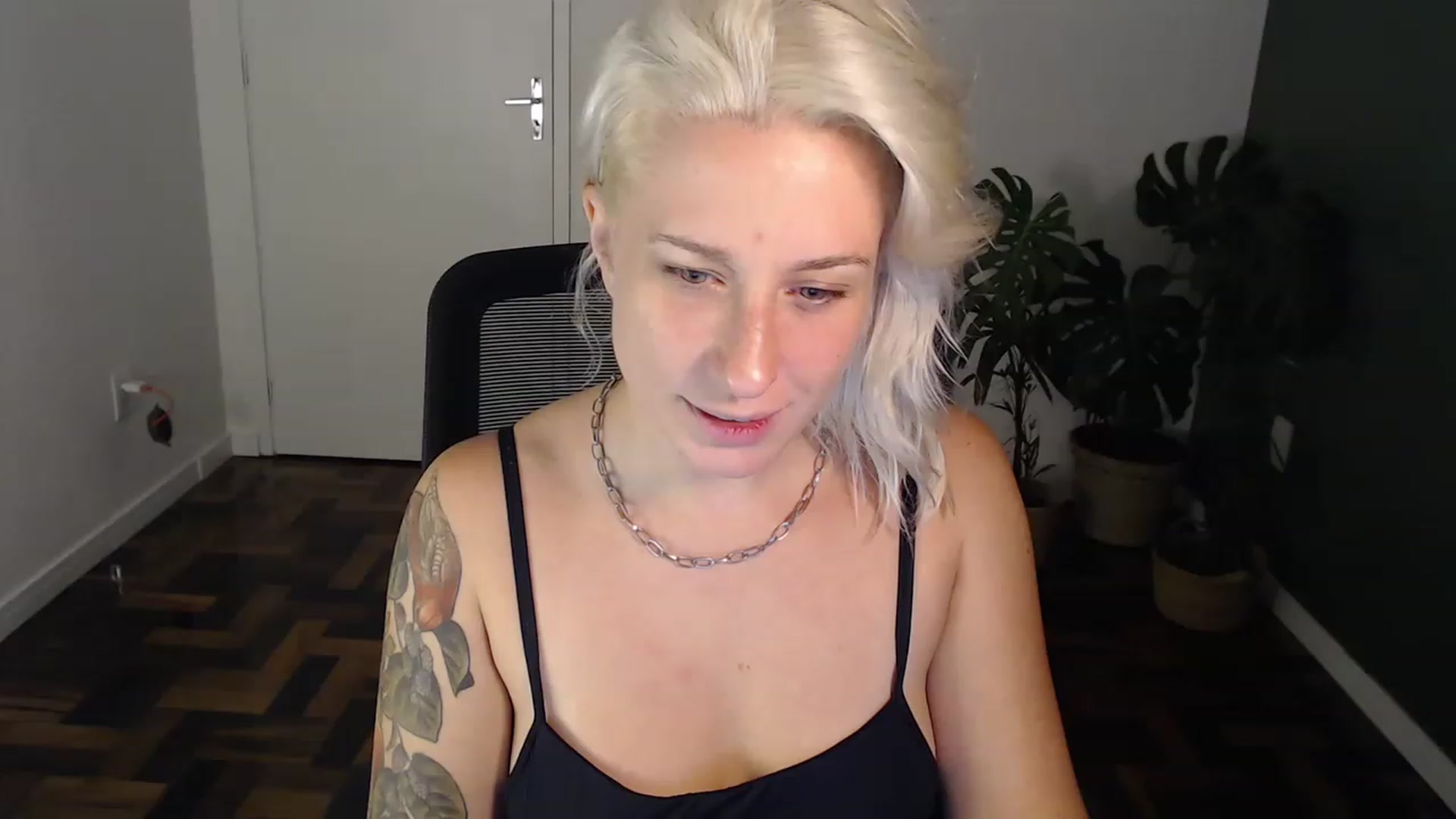 Gallery image thumbnail from Demmetria's myfreecams stream on, 05/18/2023, 23:40 image 10 of 20