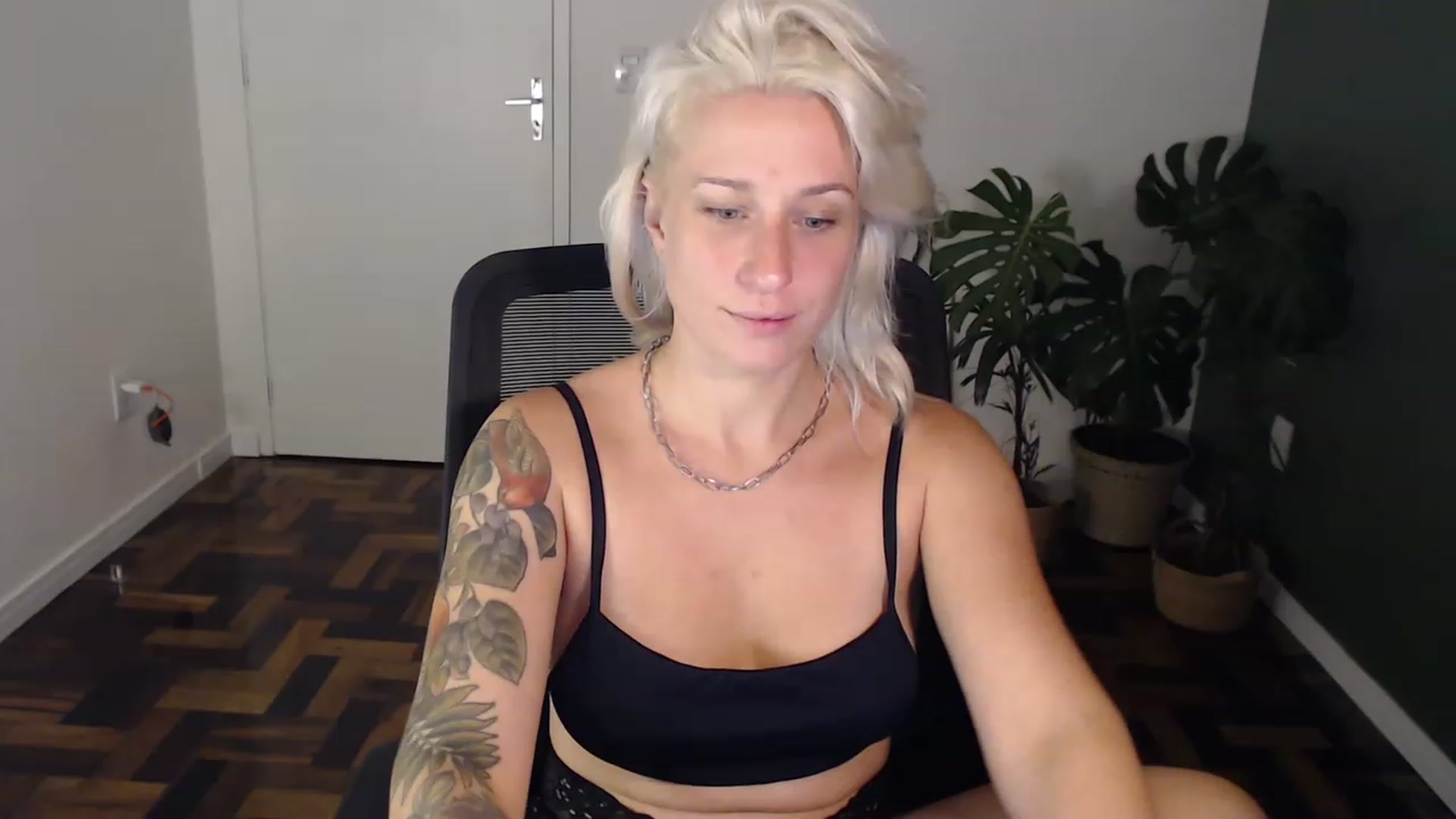 Gallery image thumbnail from Demmetria's myfreecams stream on, 05/18/2023, 23:40 image 12 of 20