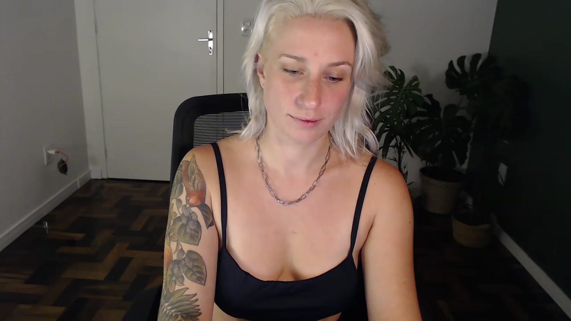 Gallery image thumbnail from Demmetria's myfreecams stream on, 05/18/2023, 23:40 image 20 of 20