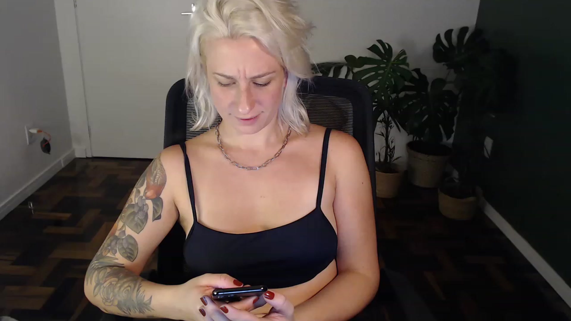 Gallery image thumbnail from Demmetria's myfreecams stream on, 05/19/2023, 24:27 image 14 of 20