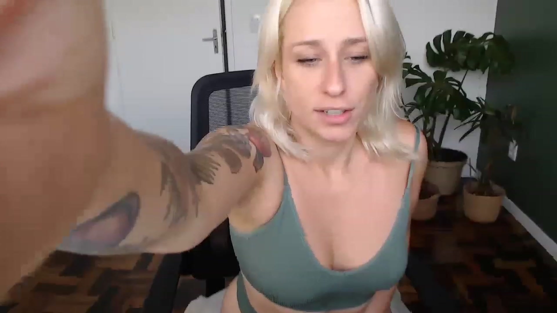 Gallery image thumbnail from Demmetria's myfreecams stream on, 05/24/2023, 17:25 image 8 of 20