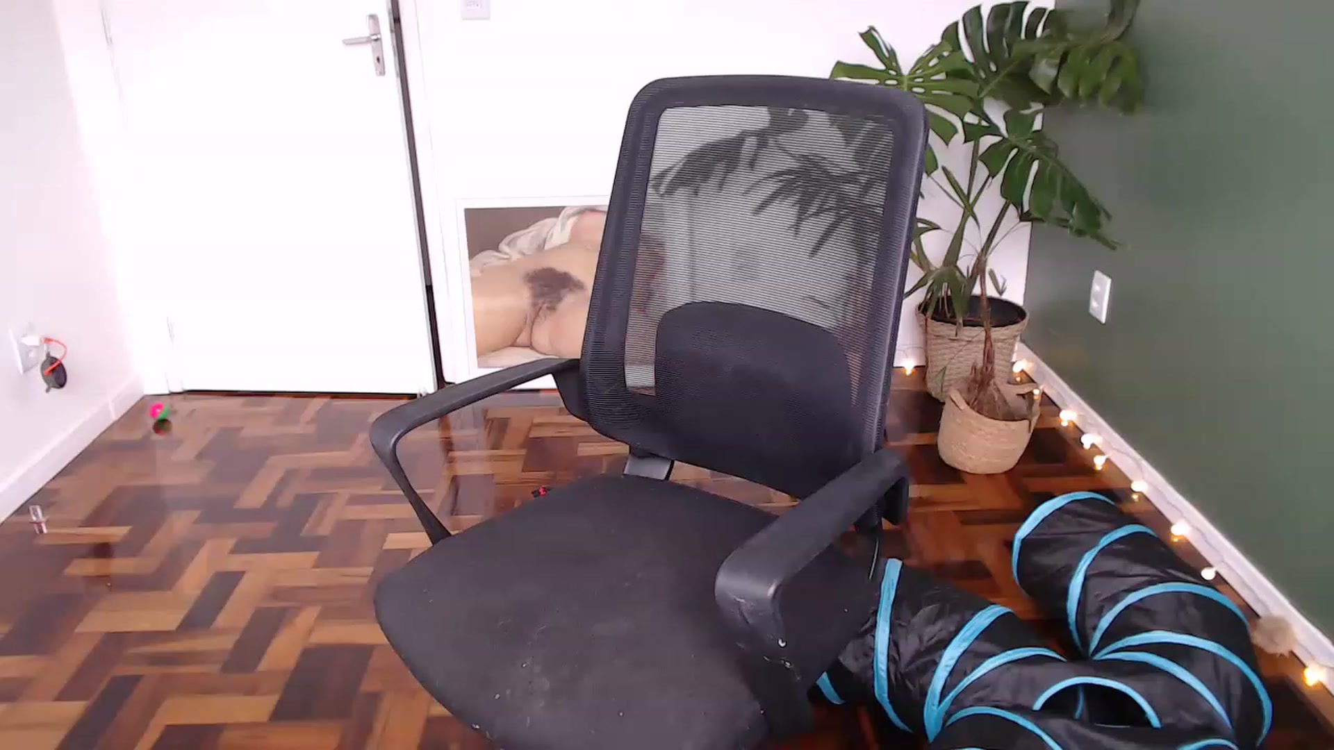 Gallery image thumbnail from Demmetria's myfreecams stream on, 06/05/2023, 17:43 image 9 of 20