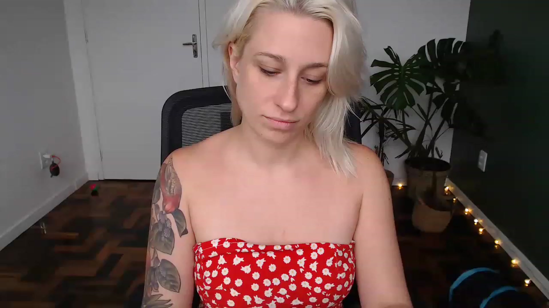 Gallery image thumbnail from Demmetria's myfreecams stream on, 06/05/2023, 19:25 image 10 of 20