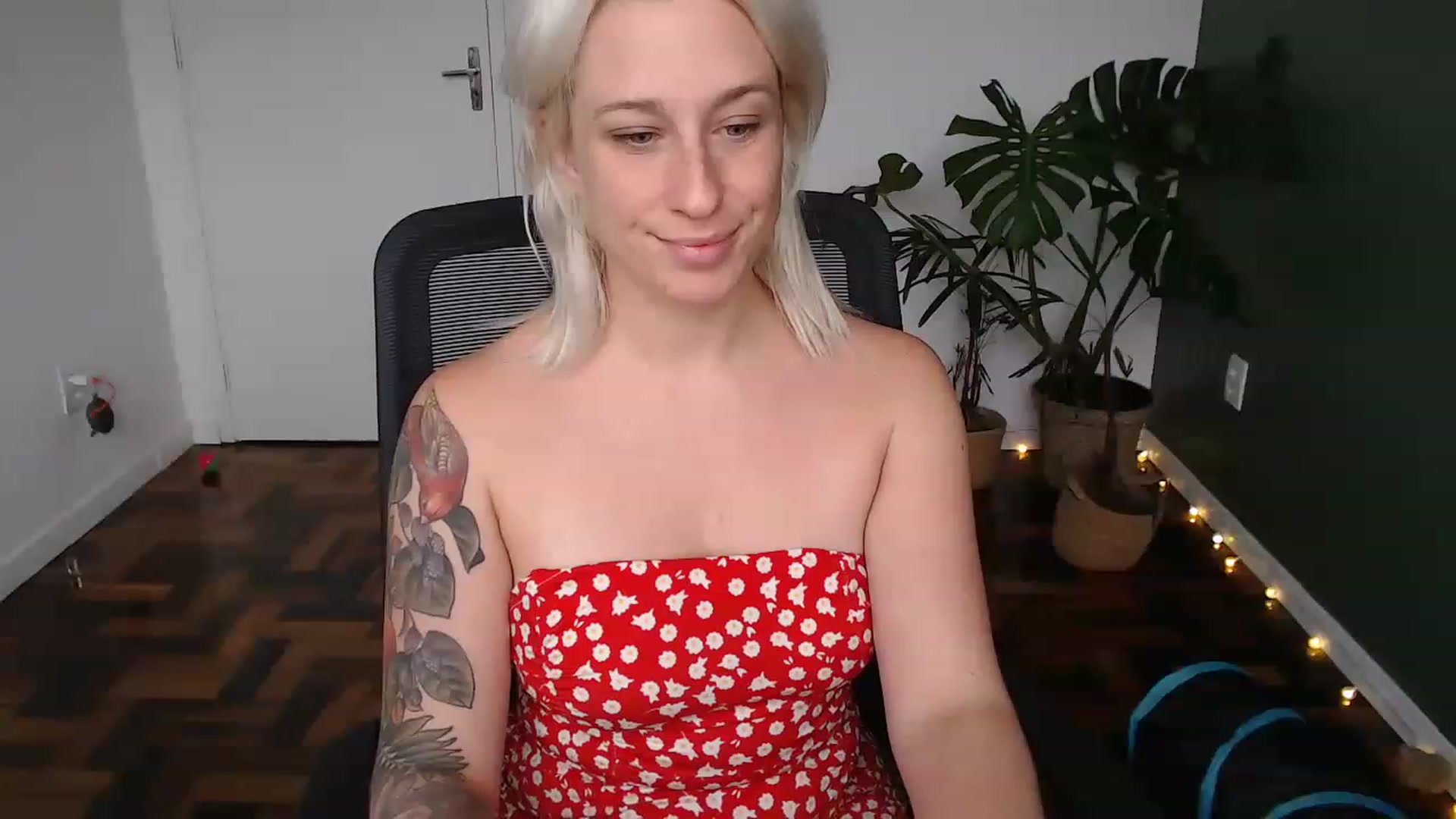 Gallery image thumbnail from Demmetria's myfreecams stream on, 06/05/2023, 19:25 image 19 of 20