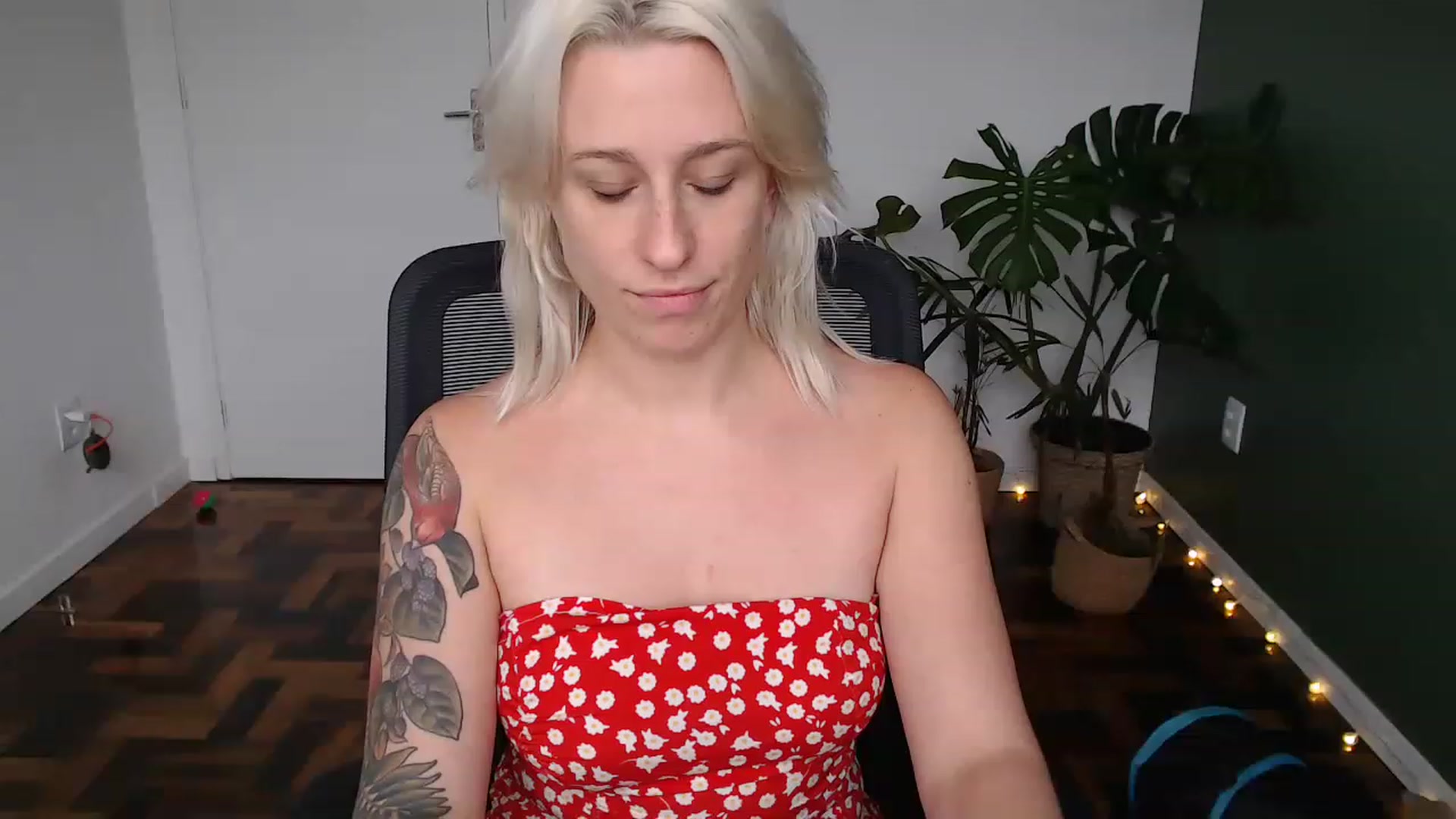 Gallery image thumbnail from Demmetria's myfreecams stream on, 06/05/2023, 19:25 image 13 of 20