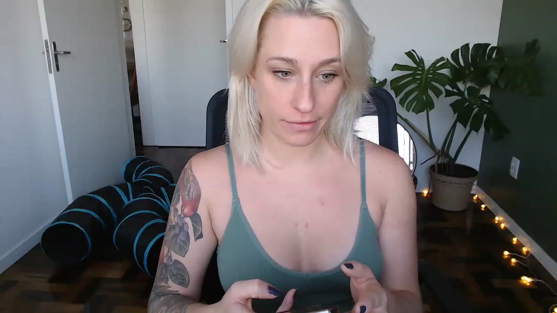 Gallery image thumbnail from Demmetria's myfreecams stream on, 06/09/2023, 19:32 image 19 of 20