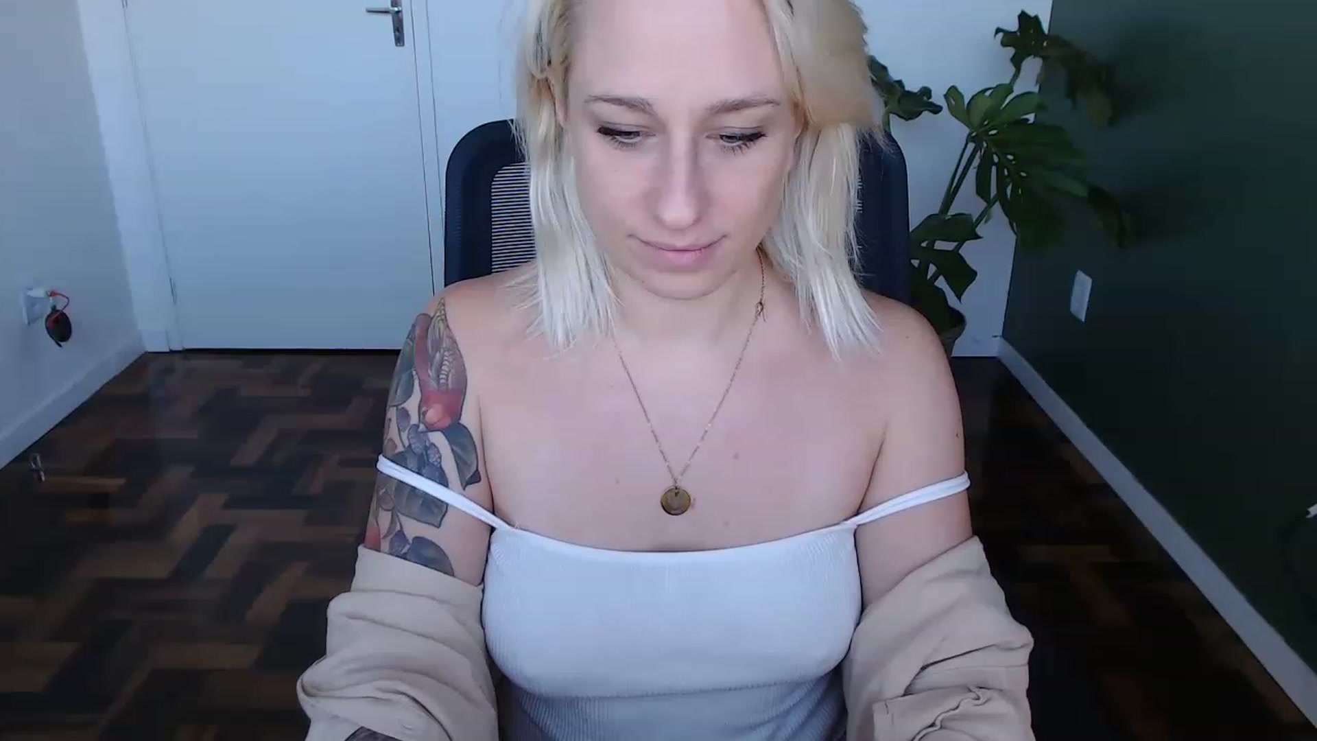 Gallery image thumbnail from Demmetria's myfreecams stream on, 06/12/2023, 19:24 image 3 of 20