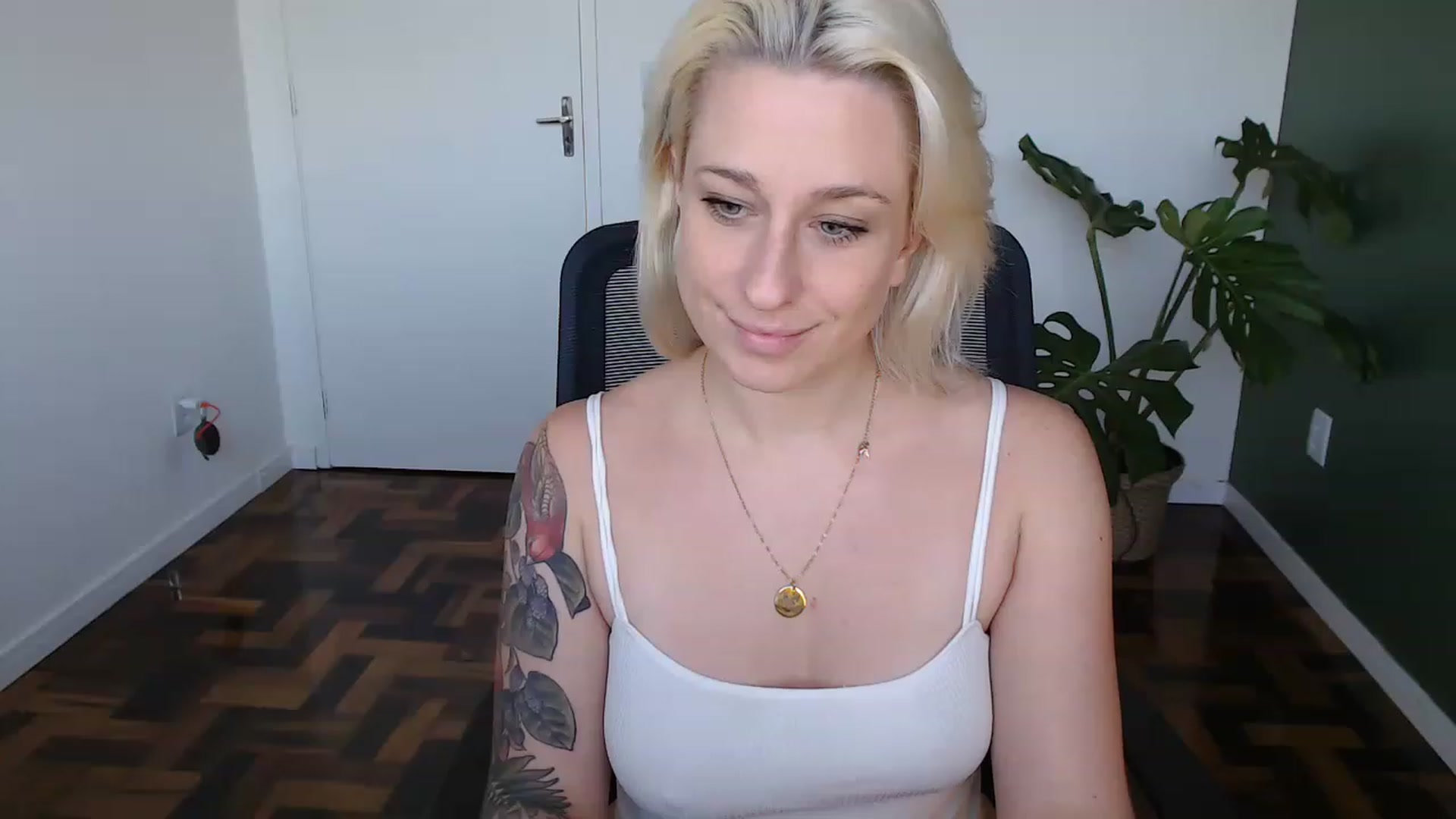 Gallery image thumbnail from Demmetria's myfreecams stream on, 06/12/2023, 19:24 image 19 of 20