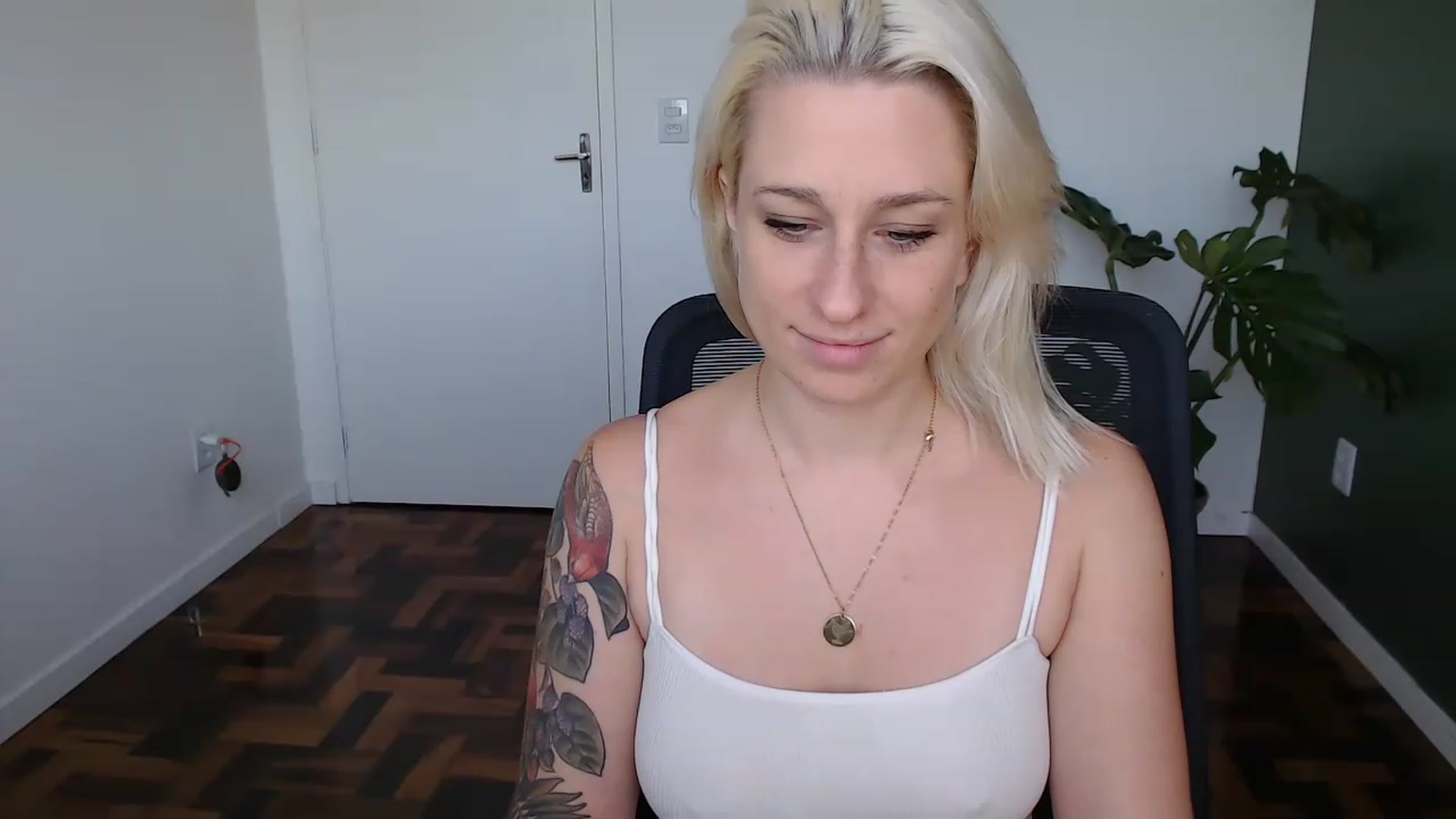 Gallery image thumbnail from Demmetria's myfreecams stream on, 06/12/2023, 19:24 image 14 of 20