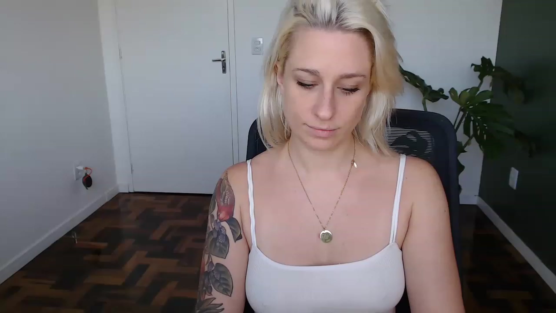 Gallery image thumbnail from Demmetria's myfreecams stream on, 06/12/2023, 19:24 image 15 of 20