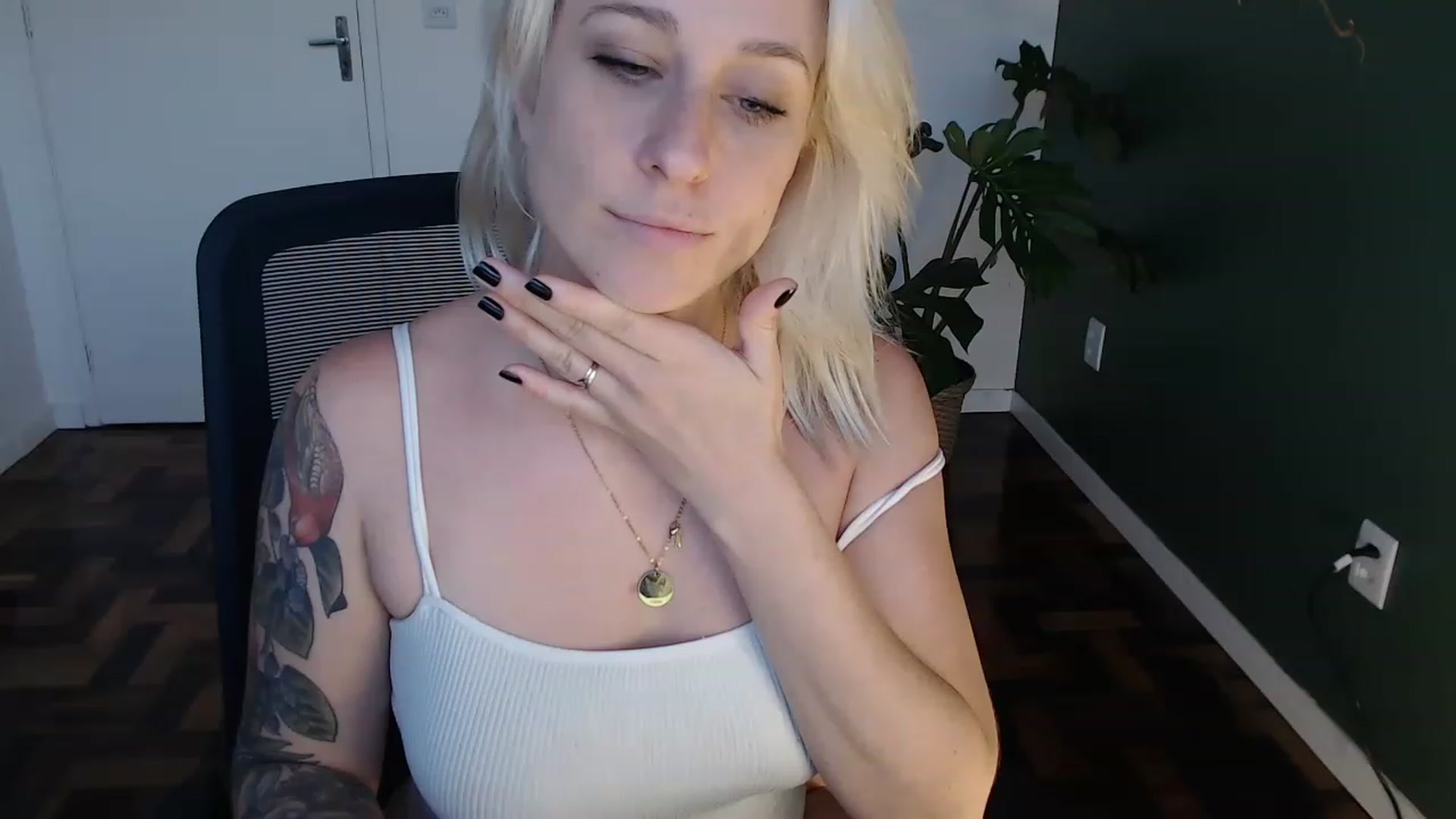Gallery image thumbnail from Demmetria's myfreecams stream on, 06/12/2023, 20:40 image 19 of 20