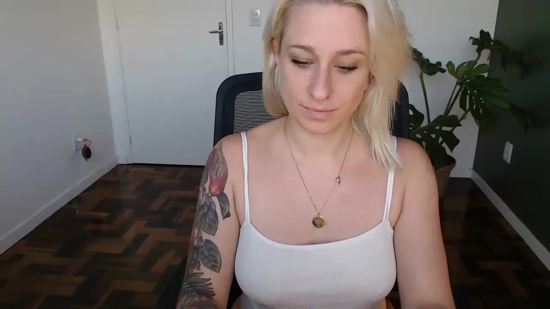 Gallery image thumbnail from Demmetria's myfreecams stream on, 06/12/2023, 20:40 image 11 of 20
