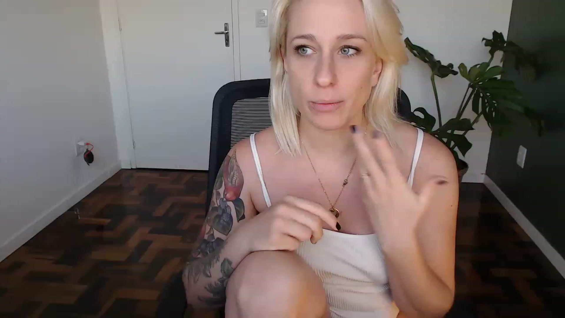 Gallery image thumbnail from Demmetria's myfreecams stream on, 06/12/2023, 20:40 image 14 of 20