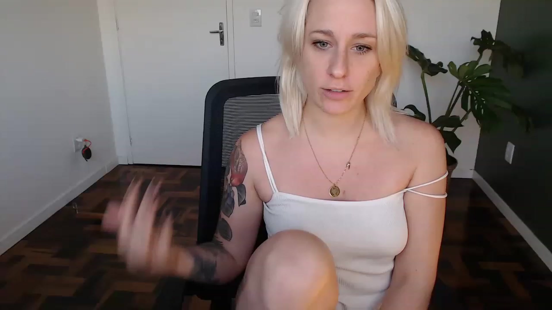Gallery image thumbnail from Demmetria's myfreecams stream on, 06/12/2023, 20:40 image 15 of 20