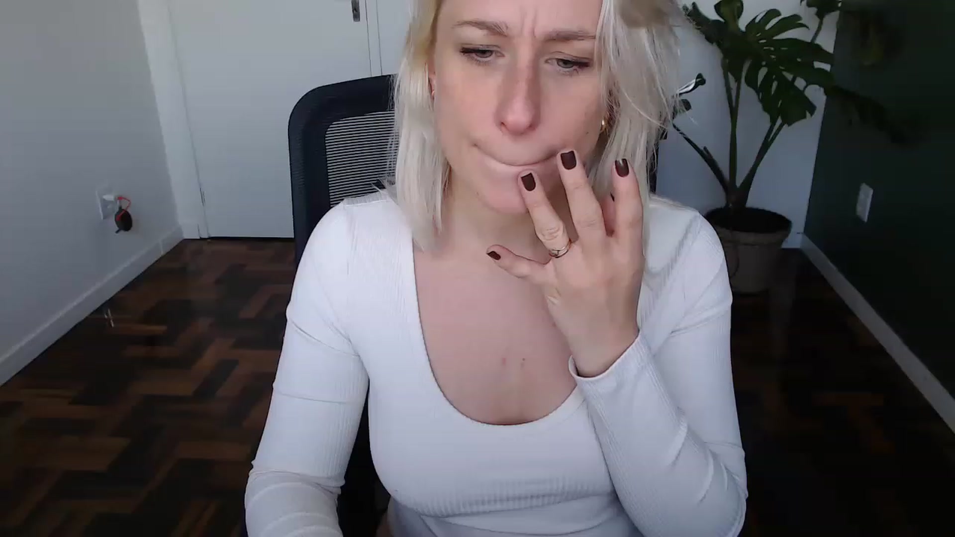 Gallery image thumbnail from Demmetria's myfreecams stream on, 06/19/2023, 19:47 image 5 of 20