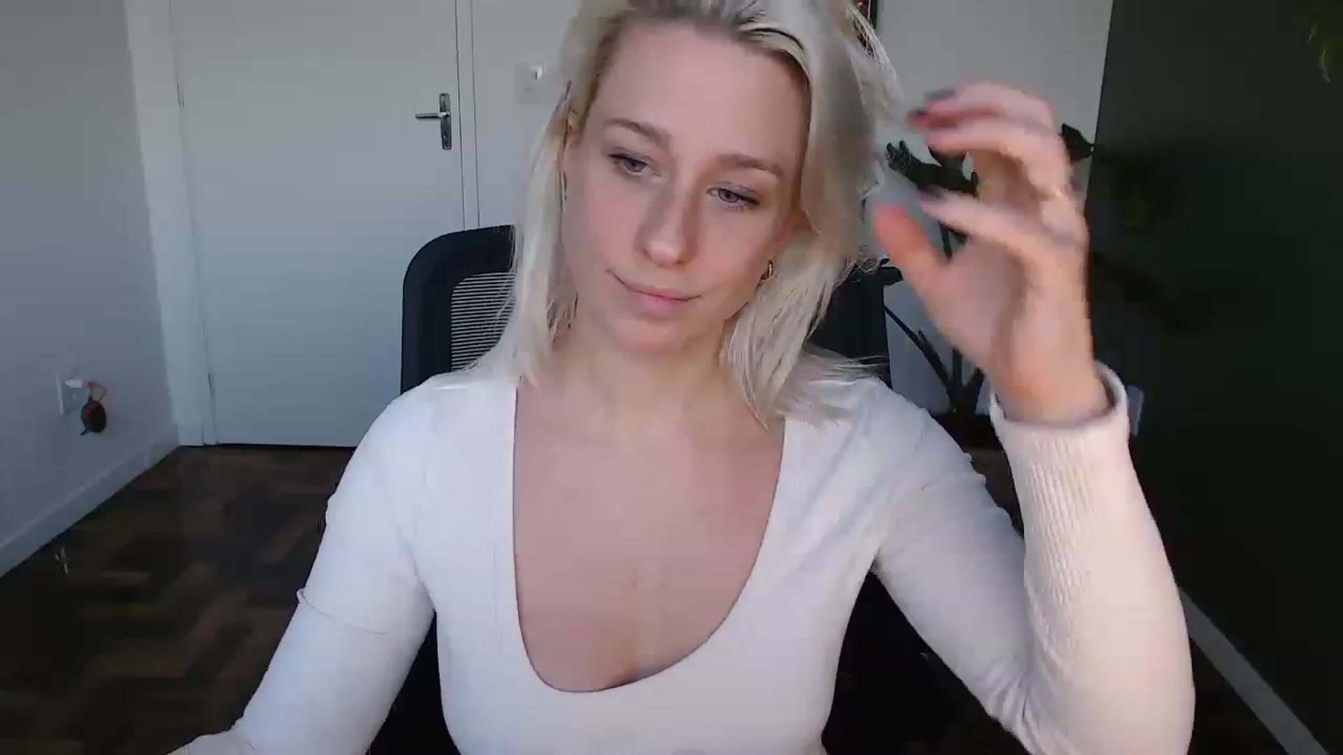 Gallery image thumbnail from Demmetria's myfreecams stream on, 06/19/2023, 19:47 image 20 of 20
