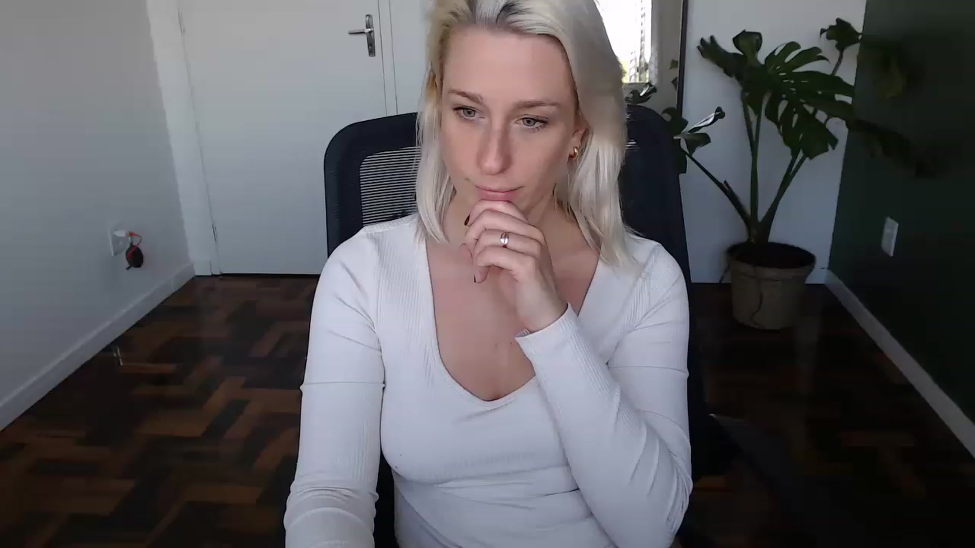 Gallery image thumbnail from Demmetria's myfreecams stream on, 06/19/2023, 19:47 image 6 of 20