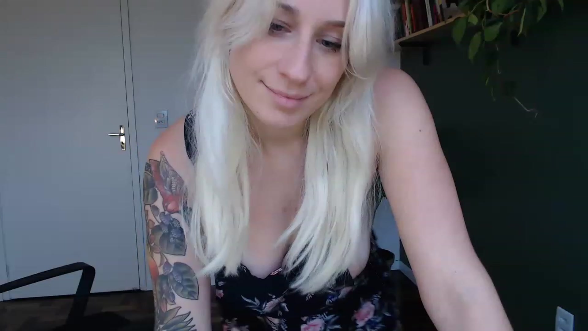 Gallery image thumbnail from Demmetria's myfreecams stream on, 06/21/2023, 19:52 image 20 of 20