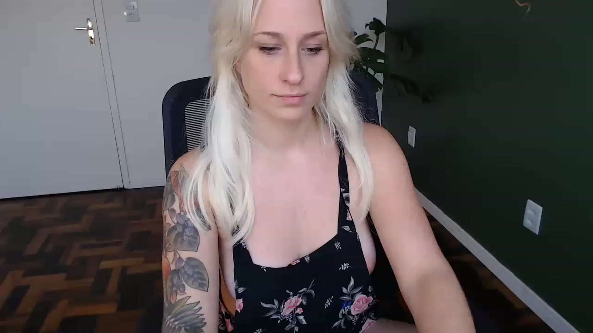 Gallery image thumbnail from Demmetria's myfreecams stream on, 06/21/2023, 19:52 image 2 of 20
