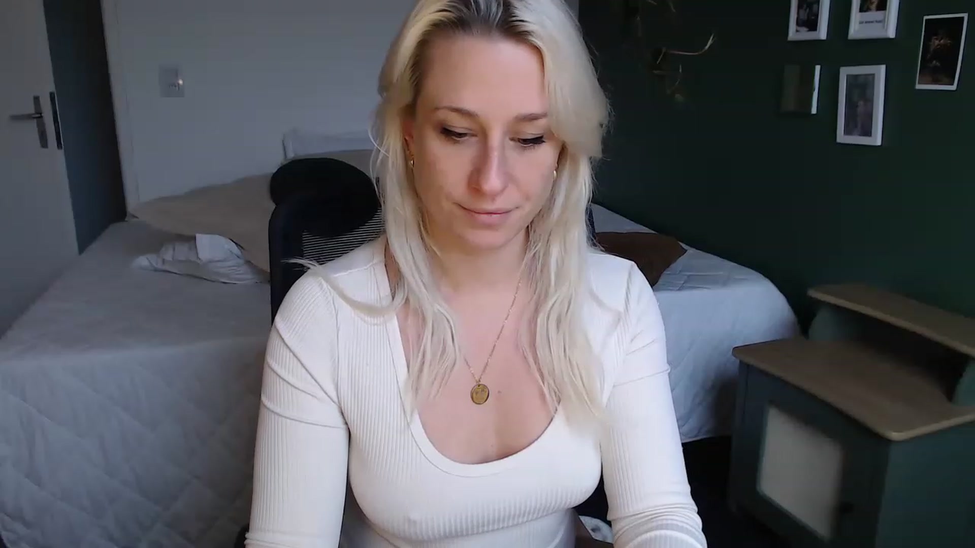 Gallery image thumbnail from Demmetria's myfreecams stream on, 07/13/2023, 19:15 image 14 of 20