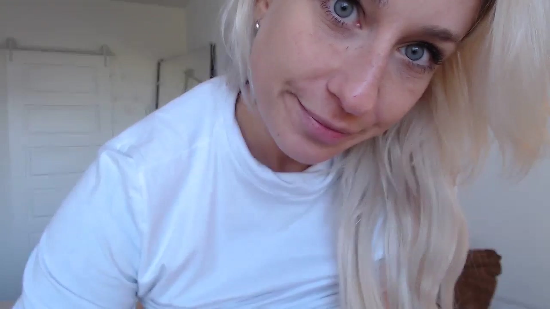 Gallery image thumbnail from Demmetria's myfreecams stream on, 08/14/2023, 18:26 image 7 of 20