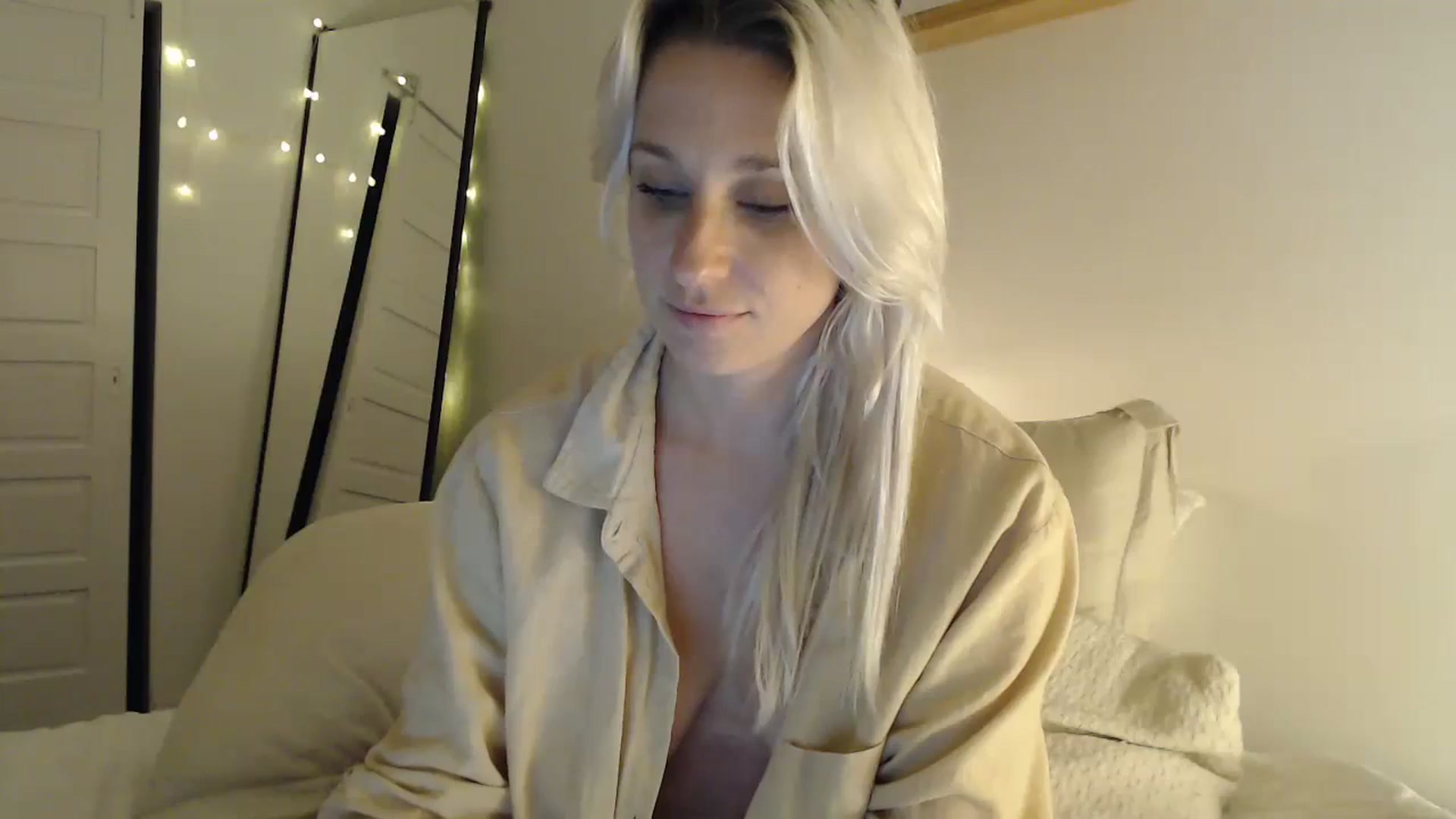 Gallery image thumbnail from Demmetria's myfreecams stream on, 09/15/2023, 23:51 image 14 of 20