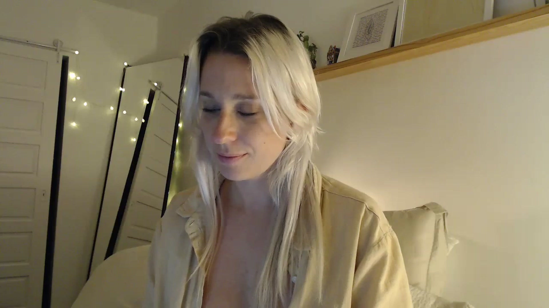 Gallery image thumbnail from Demmetria's myfreecams stream on, 09/15/2023, 23:51 image 19 of 20